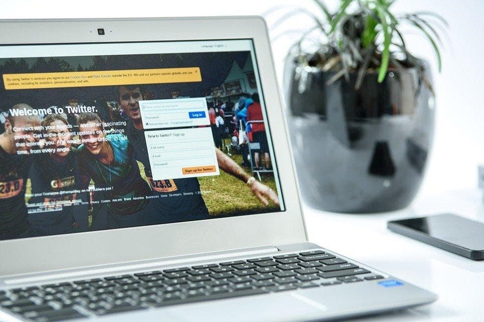 laptop with landing page